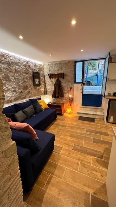 אתונה Stone Inn Near Acropolis & Metro 石头记 Felsenhohle מראה חיצוני תמונה