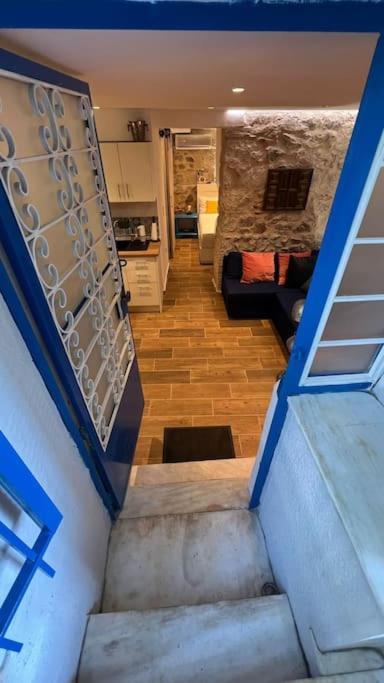 אתונה Stone Inn Near Acropolis & Metro 石头记 Felsenhohle מראה חיצוני תמונה