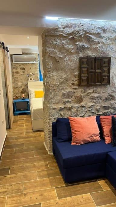 אתונה Stone Inn Near Acropolis & Metro 石头记 Felsenhohle מראה חיצוני תמונה